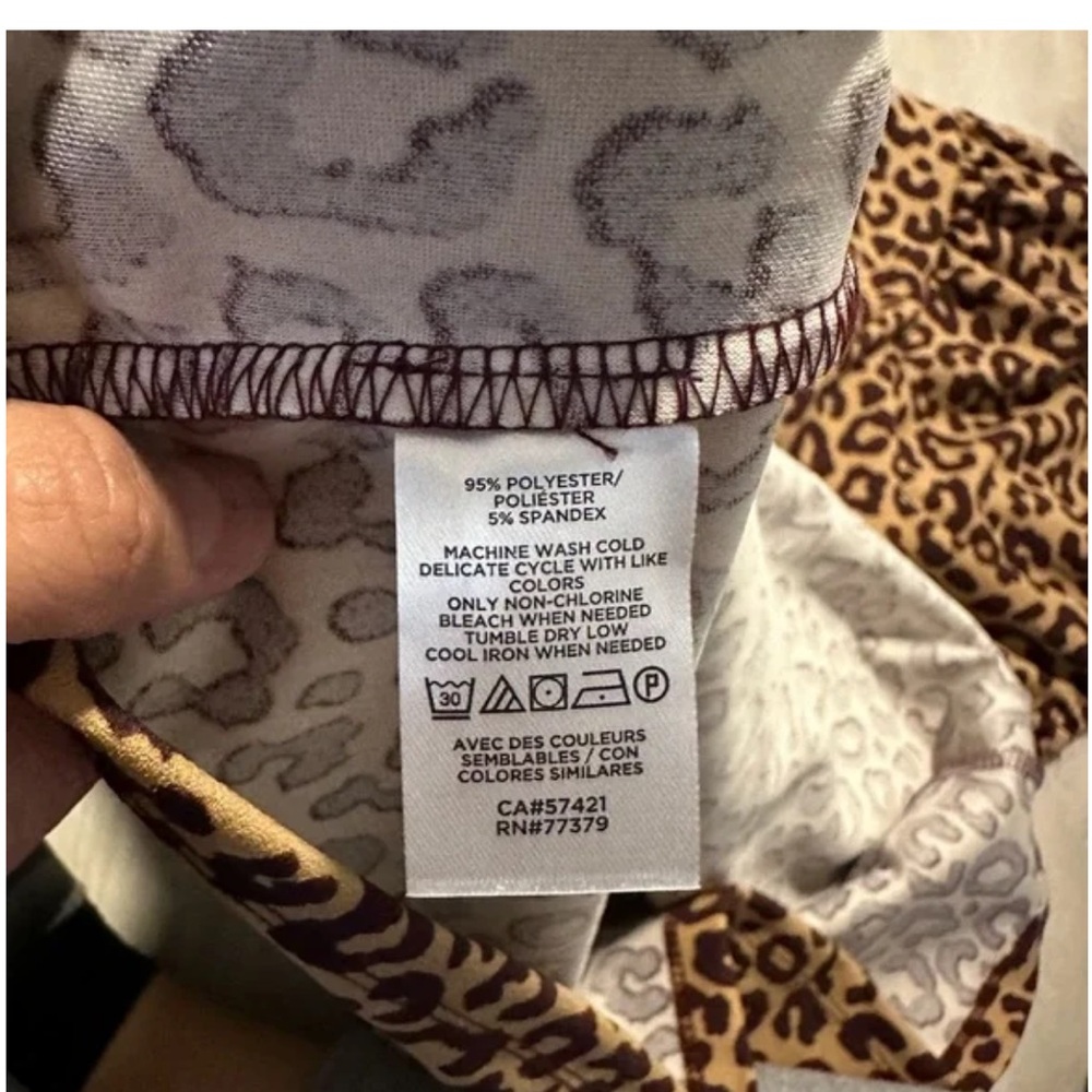 NWOT L Ann Taylor Animal Print Puff Sleeve Blouse - Picture 3 of 3